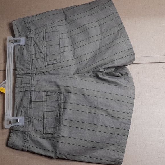 Banana Republic Women's Shorts - Picture 2 of 4